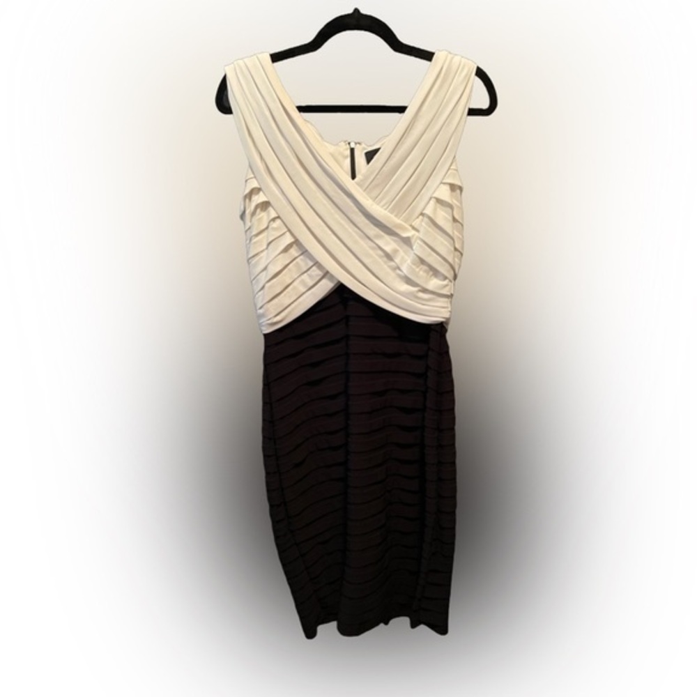 Scarlett Nite Evening Dreas. Body hugging size 12